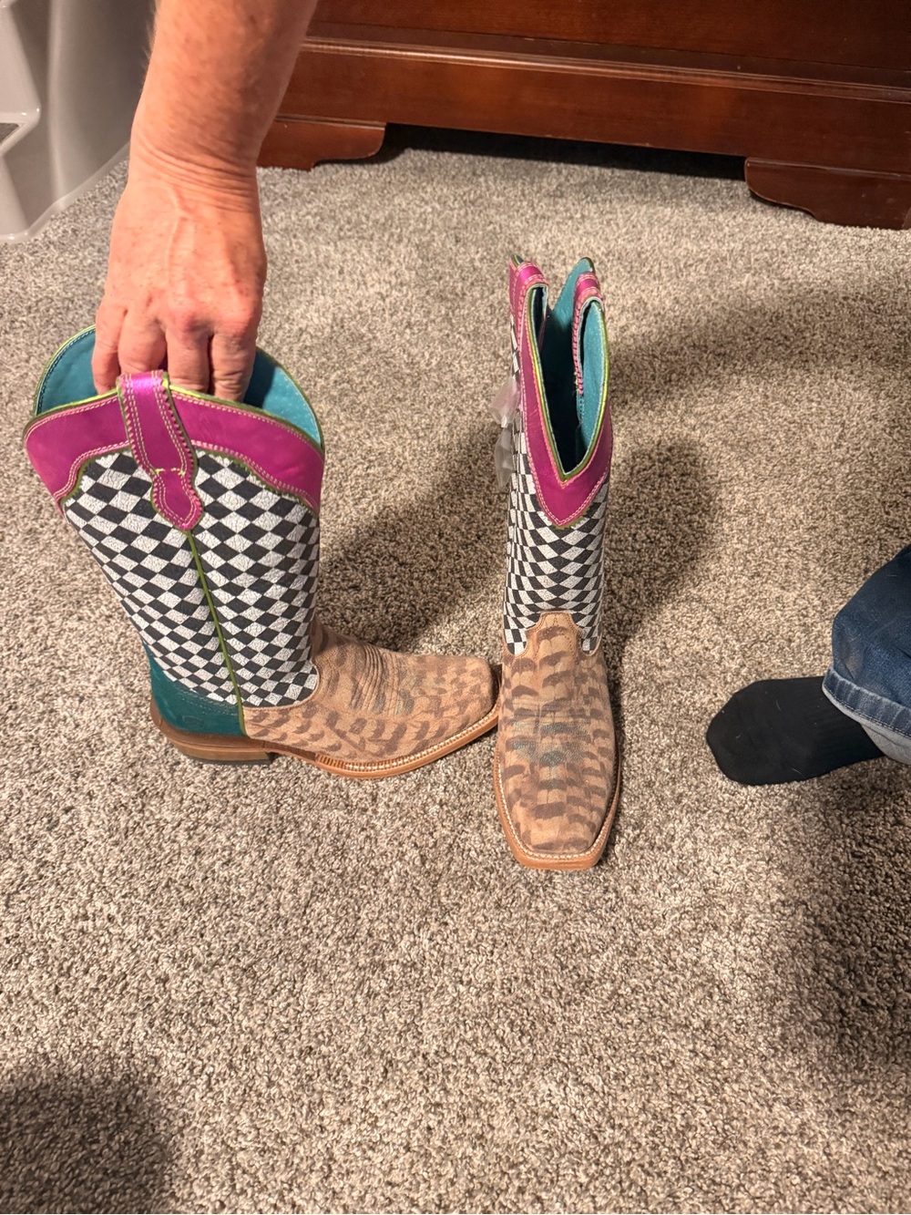 Women’s checkered/pink/green ariat western cowgirl boots size 7 - Picture 2 of 3